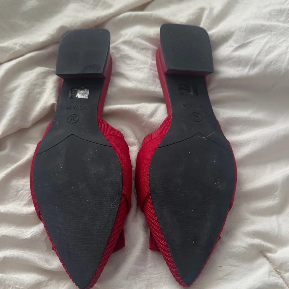 Women's Red Bow Slip-On Shoes - Picture 3 of 7